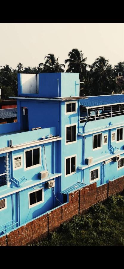 Dibs On Blue Hostel Morjim